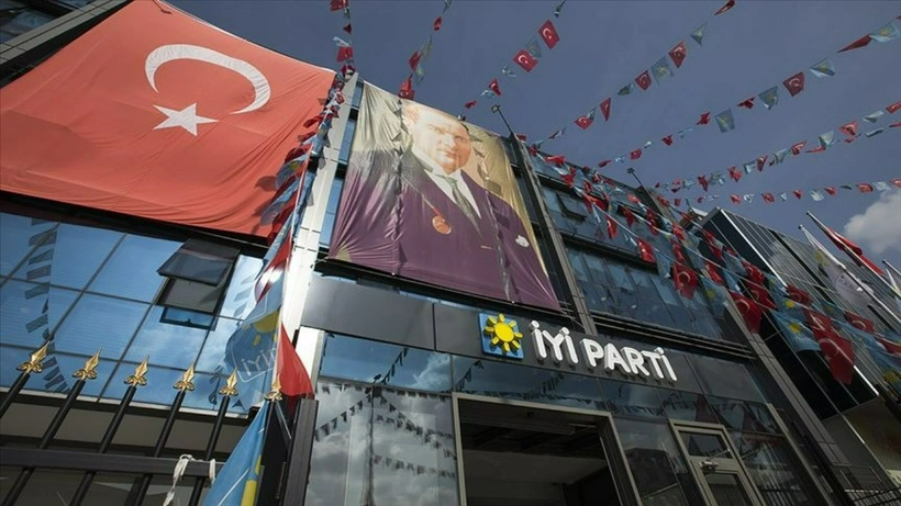 İYİ Parti İzmir İl Başkanı ve il yönetimi görevden alındı